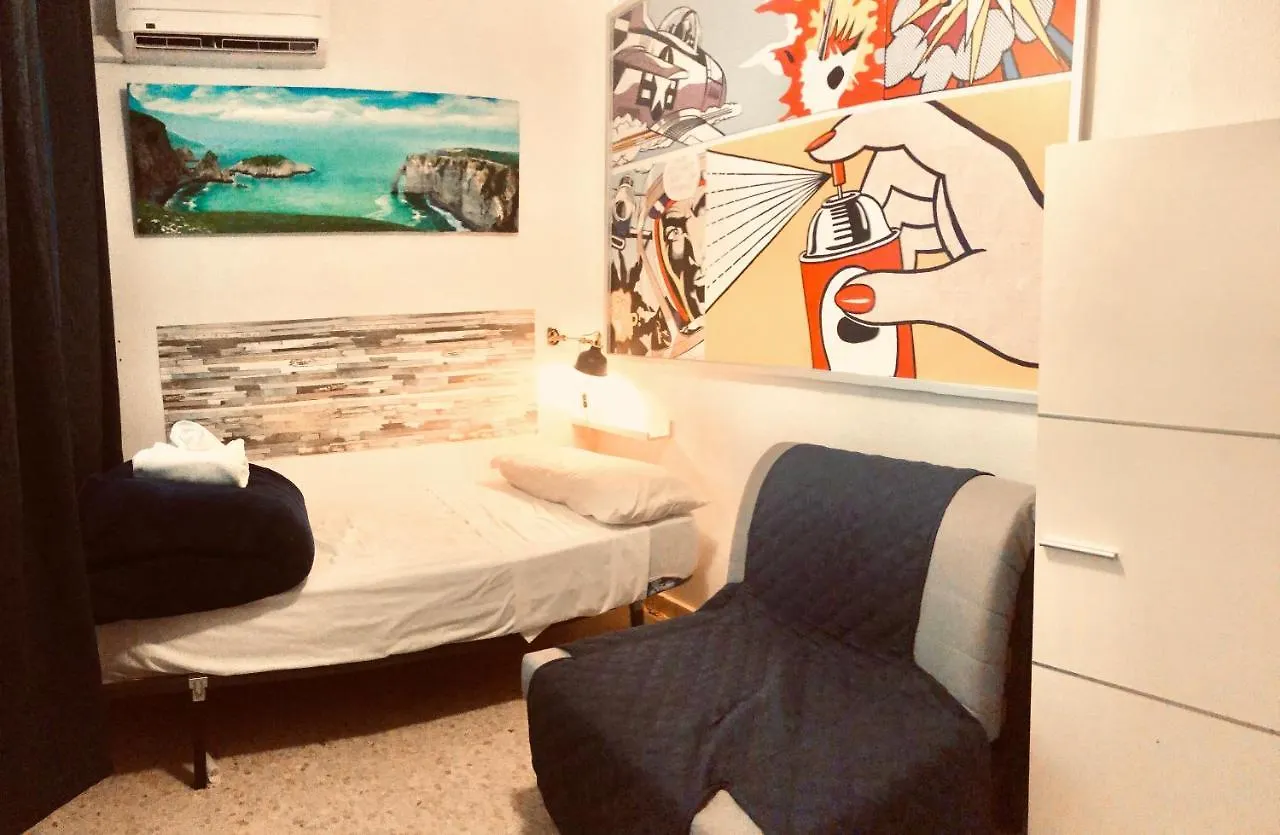 Homestay Low Cost Rooms Malaga River Spain