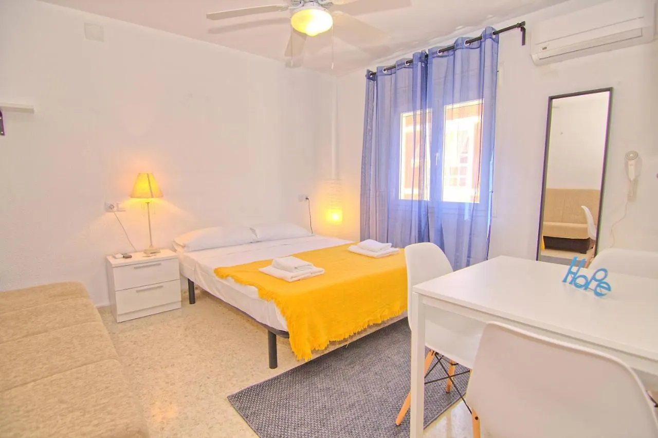 Low Cost Rooms Malaga River