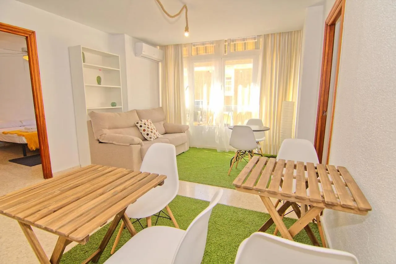 Low Cost Rooms Malaga River 0*,
