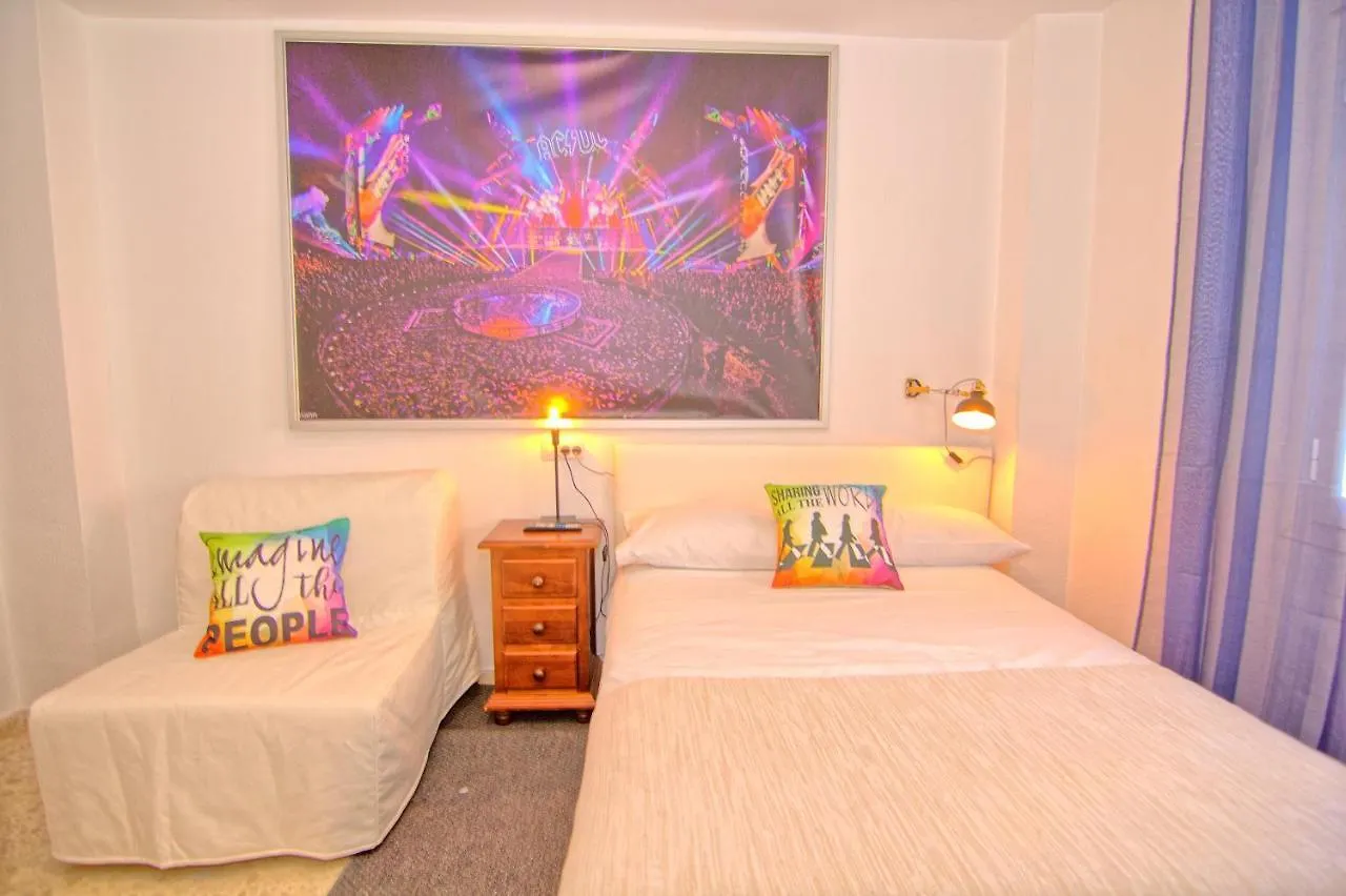 Low Cost Rooms Malaga River 0*,