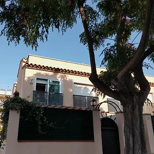 casa-veraniega-en-la-urbanizacion-cadaques-cambrils.catalonia-hotels.com/