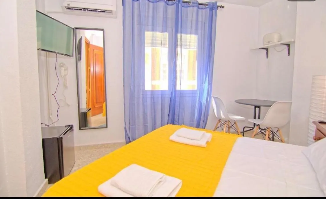 Low Cost Rooms Malaga River